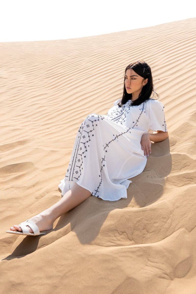 WHITE EMBROIDERED Платье